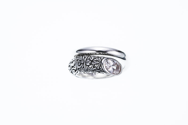 Ivy Spiral Ring Oval : White CZ-ZOCALO.JAPAN