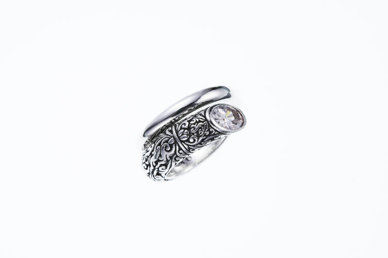 Ivy Spiral Ring Oval : White CZ-ZOCALO.JAPAN