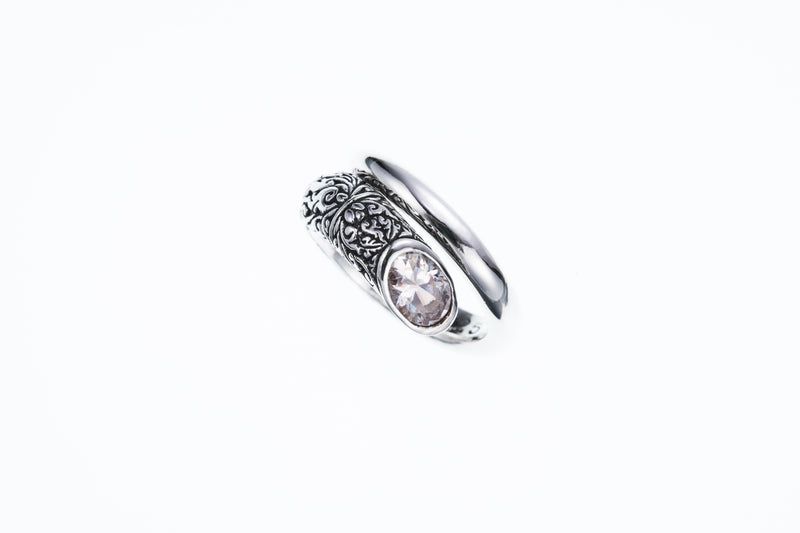 Ivy Spiral Ring Oval : White CZ-ZOCALO.JAPAN