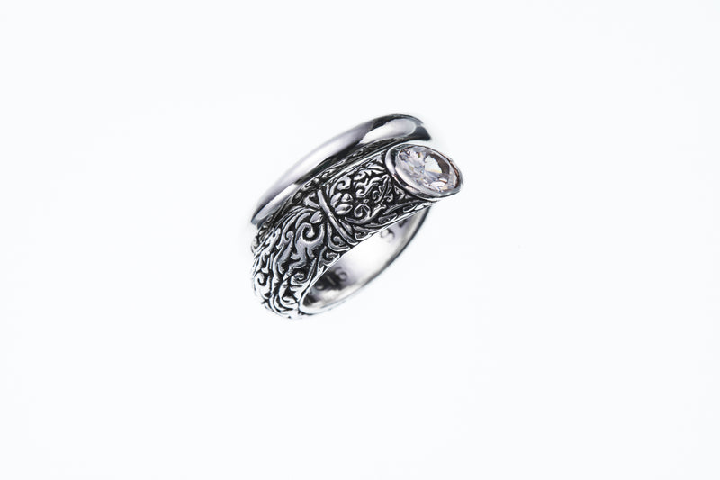 Ivy Spiral Ring Oval : White CZ-ZOCALO.JAPAN