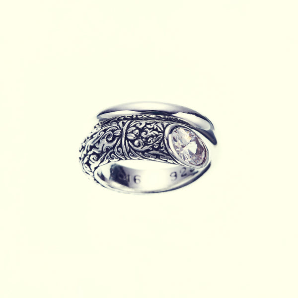 Ivy Spiral Ring Oval : White CZ-ZOCALO.JAPAN