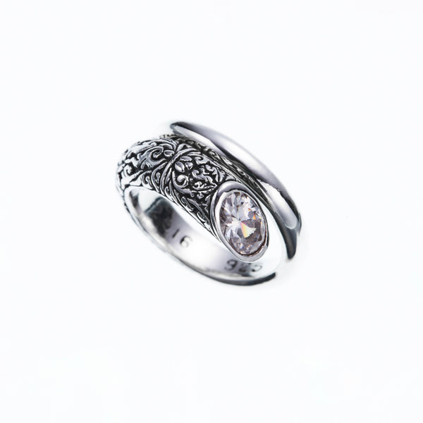 Ivy Spiral Ring Oval : White CZ-ZOCALO.JAPAN