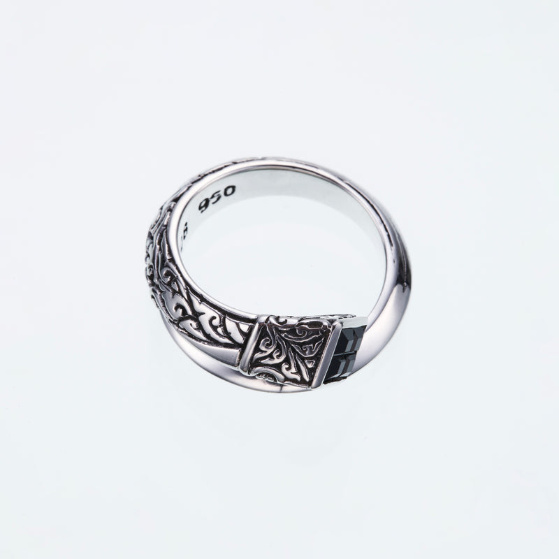 Ivy Spiral Ring Square : Black CZ-ZOCALO.JAPAN